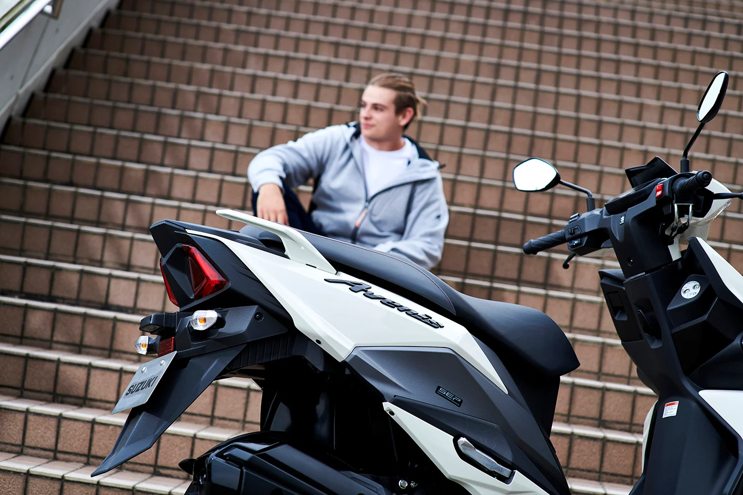AVENIS 125